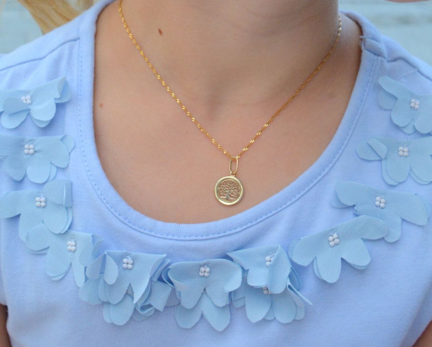 Złota zawieszka próby 333 drzewko szczęścia ZA 6291 333. Złota zawieszka w kształcie drzewka na szczęście. Elegancki wisiorek wykonany z próby 333 żółtego złota. Ta unikalna biżuteria, która zachwyci każdą kobietę. Element o.jpg